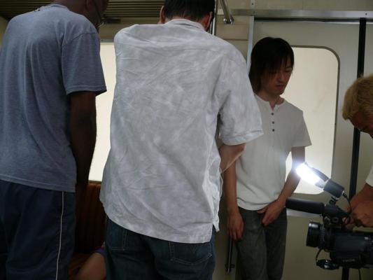 18P 小柄な日本人少女みづき伊織が黒人男と3人の同胞に犯される