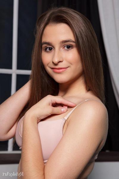 16P Nice teen Zanna casually showcases her shaved vagina after getting naked