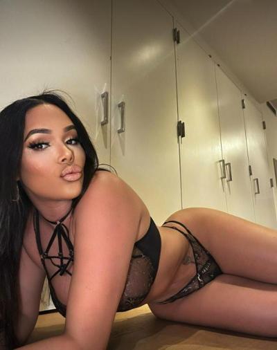 10P Breathtaking shemale TS Lauren Cox flaunts her monster curves in her lingerie