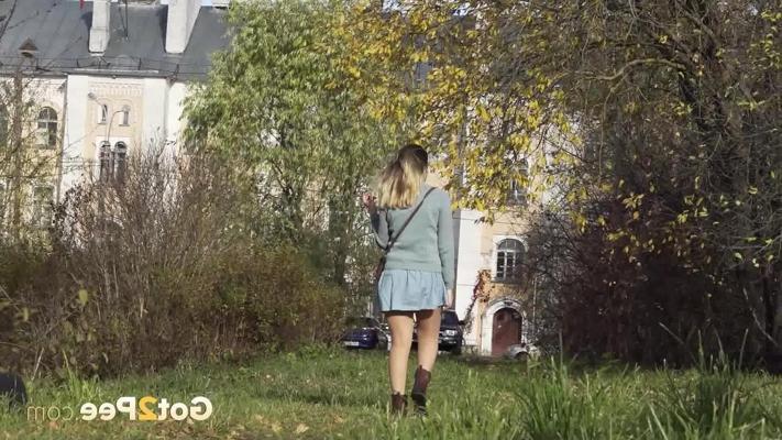 15P White girl Diana ducks behind some bushes before peeing on a lawn