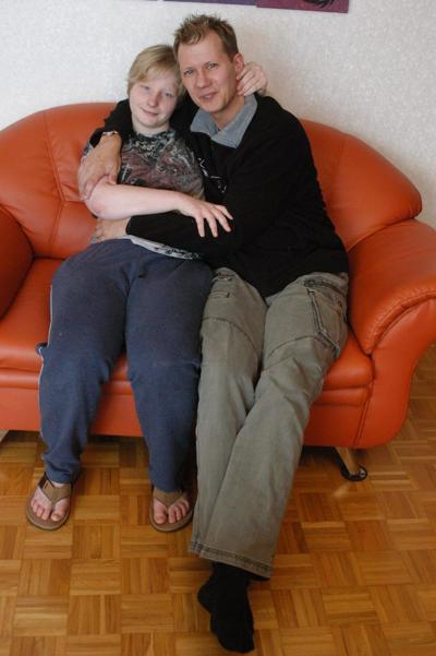 17P Chunky tattooed amateur sucks & strokes BF's cock & gets nailed on the couch