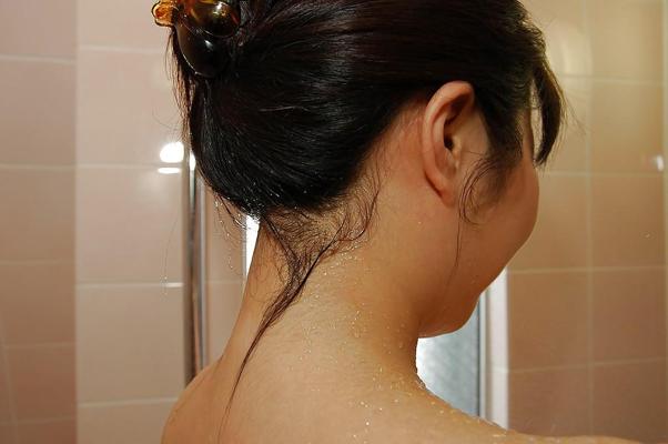 16P Playful asian MILF with hairy gash Rumi Okano taking shower