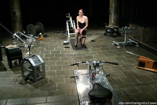 20P Redheaded American MILF in panties & stockings Pinky Lee fucks a machine dildo