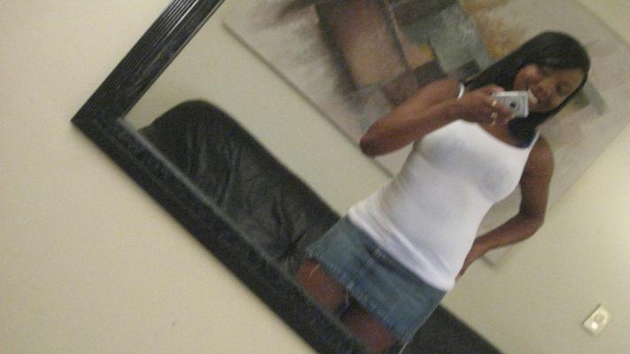 20P Ebony hottie Elisha Turner strips and shows her natural boobs in the mirror
