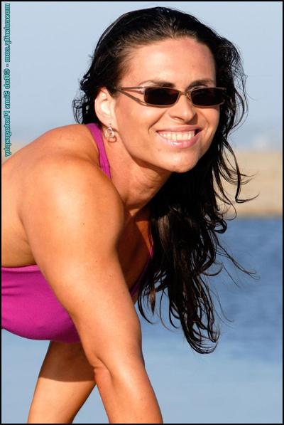 15P Brunette bodybuilder Lada Phihalova flexes in bare feet while on a beach