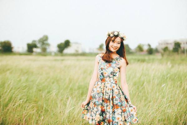 20P Cute Asian musician poses in her white dress while playing a violin outside