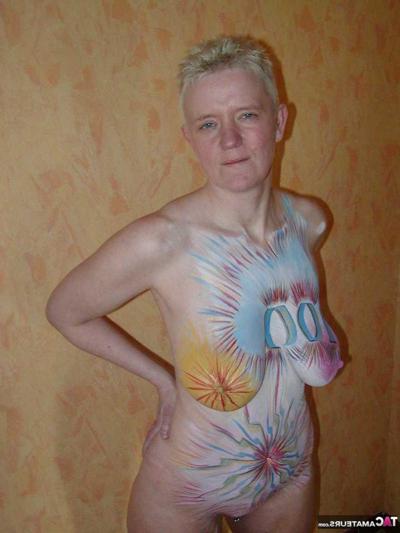 16P Mature blonde Tiffany Pearl has her naked body decorated in body paint