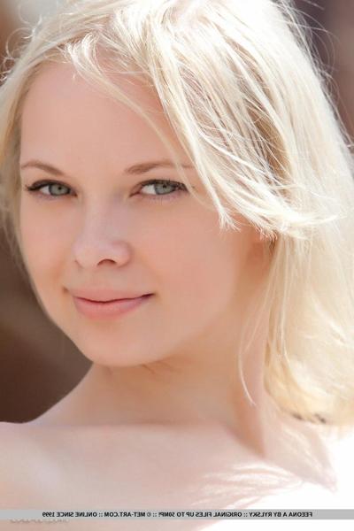 18P Petite blonde sweetheart Feeona poses in the nude by the pool
