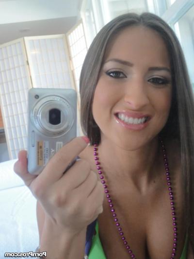 20P Hot brunette Lizz Tayler with lovely natural tits gets hotly nailed on the bed