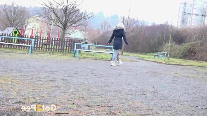 15P Blonde girl Victoria Pure pulls down her leggings to pee against a public tree