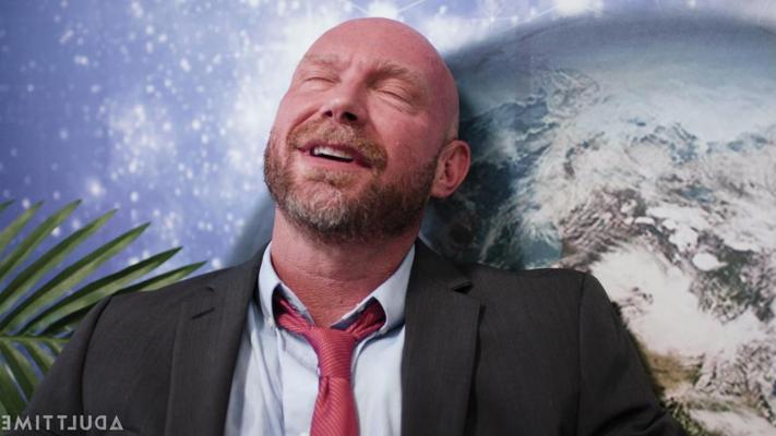 20P Courier Roman Todd gets seduced & fucked by gay businessman Killian Knox