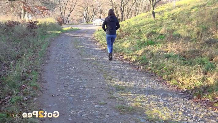 15P White girl Amanda Hill pulls down her jeans to pee on a gravel road