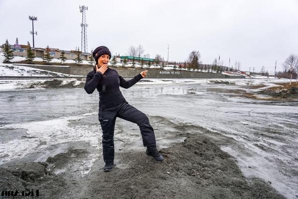 20P Short American pornstar Lisa Ann enjoying dog sledding in Alaska