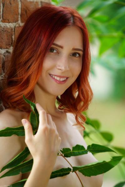 20P Redheaded cutie Elin Flame removes her dress and poses naked outdoors