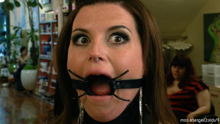 20P Public Disgrace Vivienne Del Rio