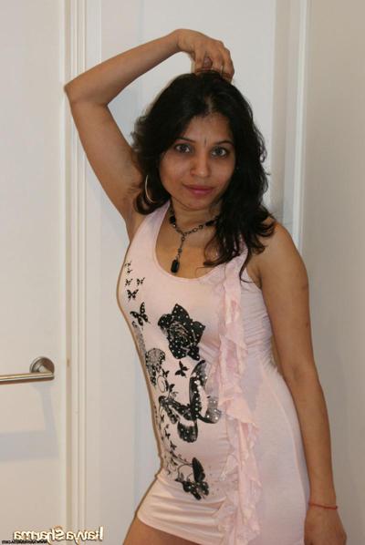 12P Indian MILF Kavya Sharma models a short dress during a non-nude shoot