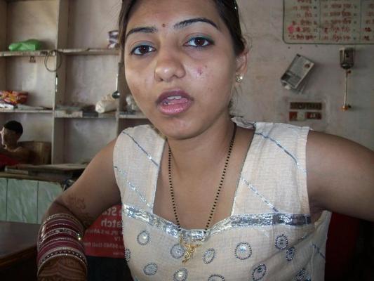 10P 新婚旅行中にインド人少女モデルがヌード撮影