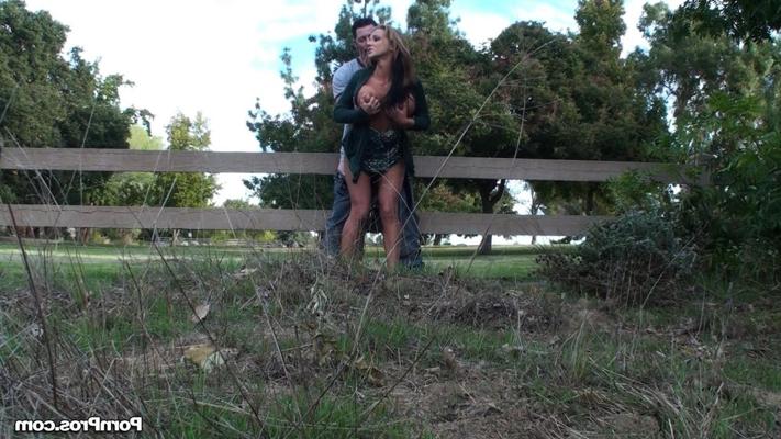 20P Busty MILF Nikki Sexx gets fucked from behind outdoors after giving nice head