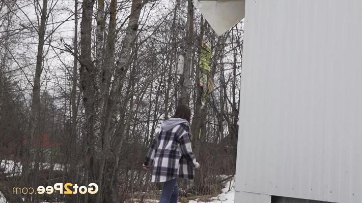 15P Nice girl Vika Lita gets caught taking a pee on snow-covered ground