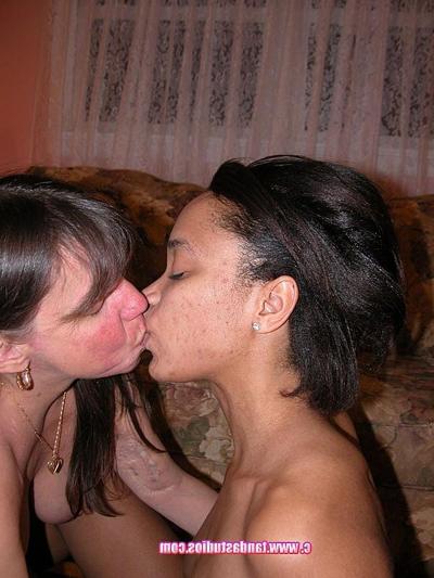 20P Playful amateur girls Lucky & Vixen engage in IR lesbian pussy eating action
