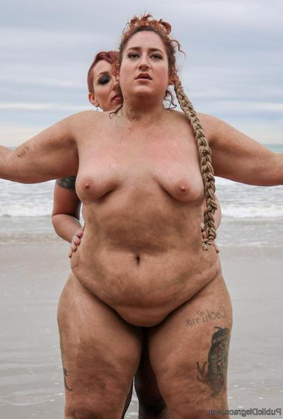 20P Slutty BBW Mimosa eats pussy while buried up to her neck in a kinky BDSM scene