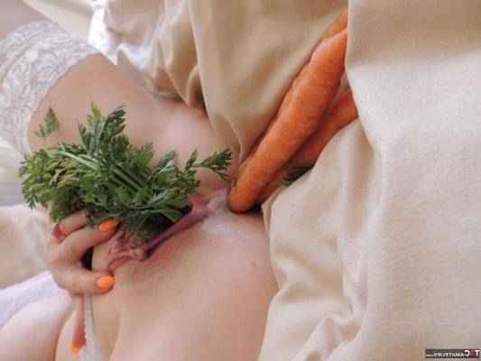 16P Older blonde Emerald stuffs her pussy and asshole full of vegetables
