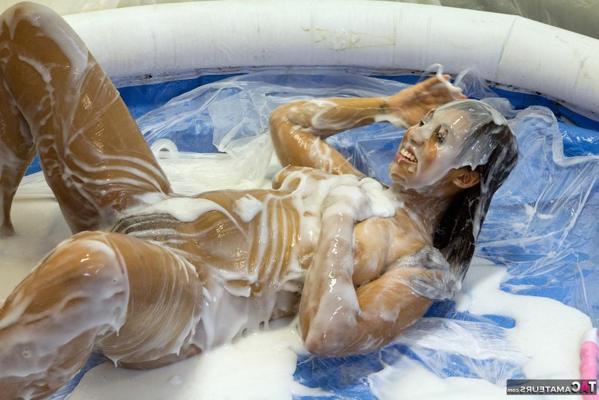 20P Amateur girl removes her bikini before her lesbian friend covers her in slime