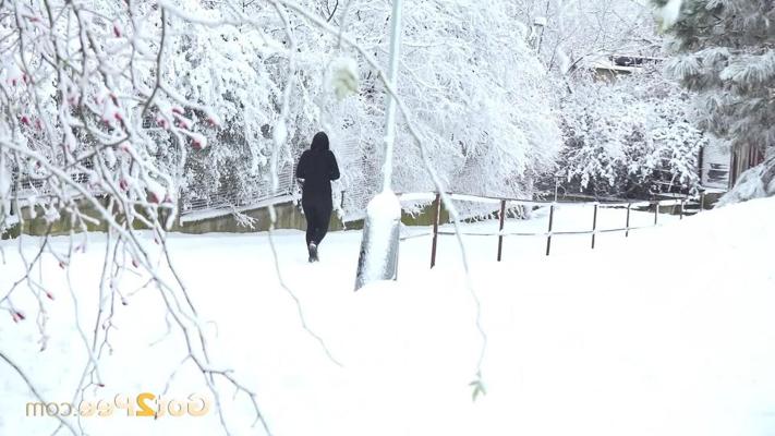 15P White girl Henna descends a flight of stairs before peeing on the snow