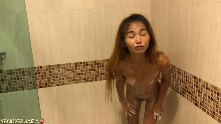 20P Skinny Asian girl Chitchit enjoys POV hardcore sex with a hung stud
