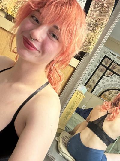 16P ゴージャスな OnlyFans カム美女赤毛アビーが大きな戦利品でからかう
