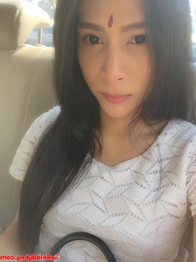 20P Sexy Asian ladyboy Pang shows her boobs and cleavage in her compilation