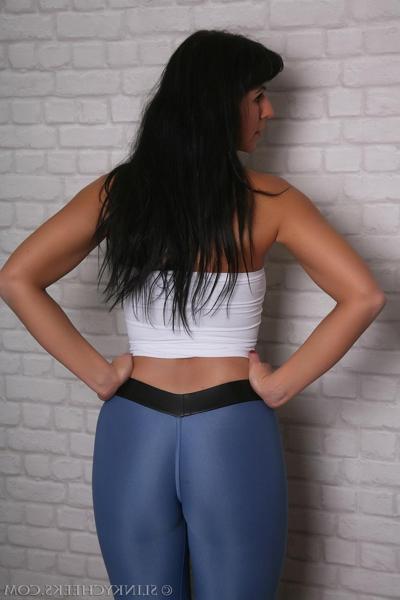 15P Gorgeous brunette MILF Desyra Noir shows off her big tits & her curvy ass