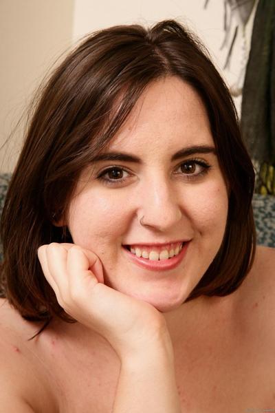 20P Amateur teen Beryl Aspen reveals her big tits and hairy pussy on a sofa