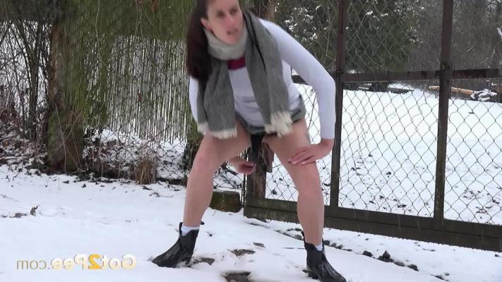 15P Brunette chick Ali Bordeaux sports bare legs while peeing on the snow