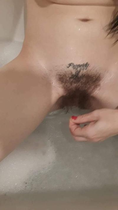 14P Amateur honey with big tits Amanda Marks teases with her bushy pussy in a tub