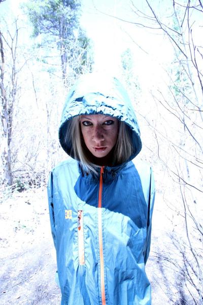 20P 痩せた雪うさぎがボディスーツとストッキングを着て小さなお尻を見せます