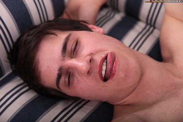 20P Gay brunette cutie Martin flaunts his feet and big dick before masturbating