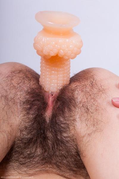 16P Amateur chick Eva Lisana shoves a dildo up her wide open beaver