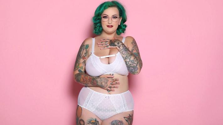 20P Very beautiful fatty Galda Lou bares her heavily tattooed curvy body
