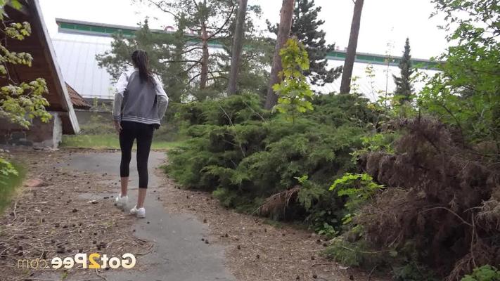 15P Brunette girl Elena gets caught taking a pee on a flight of concrete steps