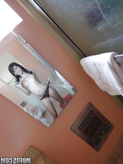 16P Красотки Твити и Мэриджейн фотографируются обнаженными в ванне в любительском видео