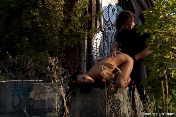 20P Public Disgrace Amabella, Zenza Raggi