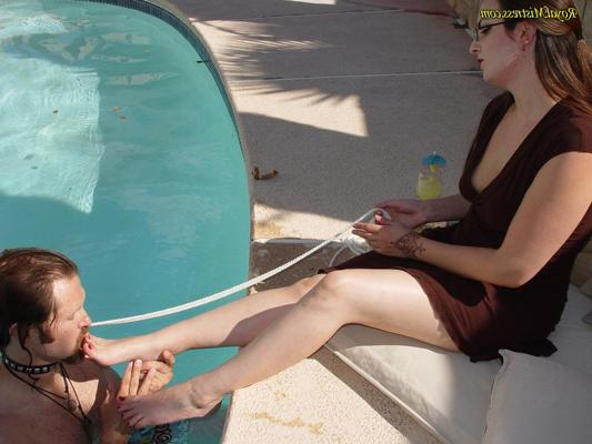 12P Dominant woman has her feet worshipped during poolside action