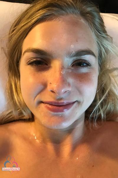 20P Petite amateur Hannah Hawthorne flaunts her nice tits and hot pussy on a bed