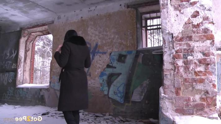 15P Mature woman Dasha takes a pee on snow-covered ground in an abandoned dwelling
