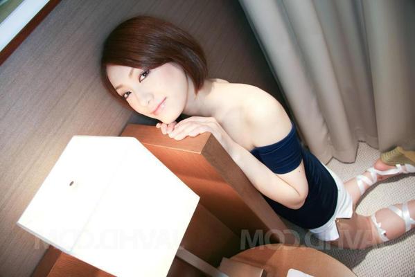 16P Japanese girl Nene Iino drops to her knees in order to suck cock