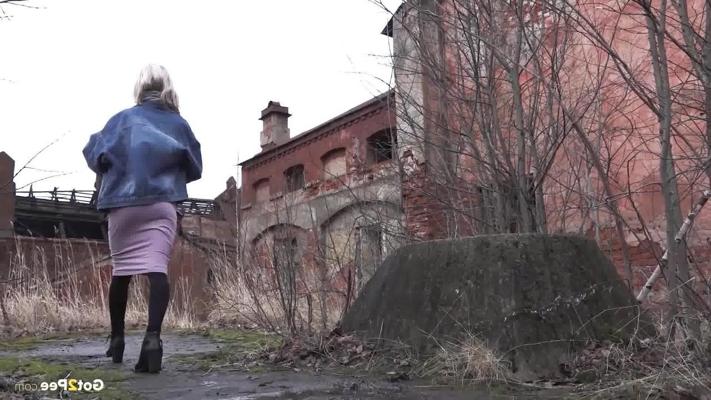 15P Blonde girl Masha pulls down black leggings to piss on mossy terrain