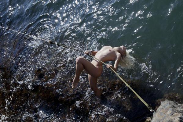 16P Hot blonde Nika N hits upon great nude poses while in the ocean