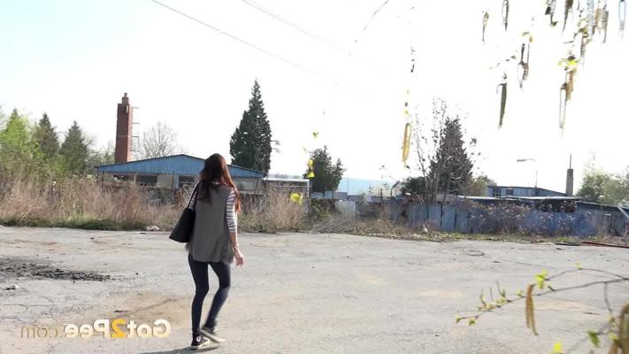 15P Cynthia Vellons pulls down her leggings on the road for an urgent piss