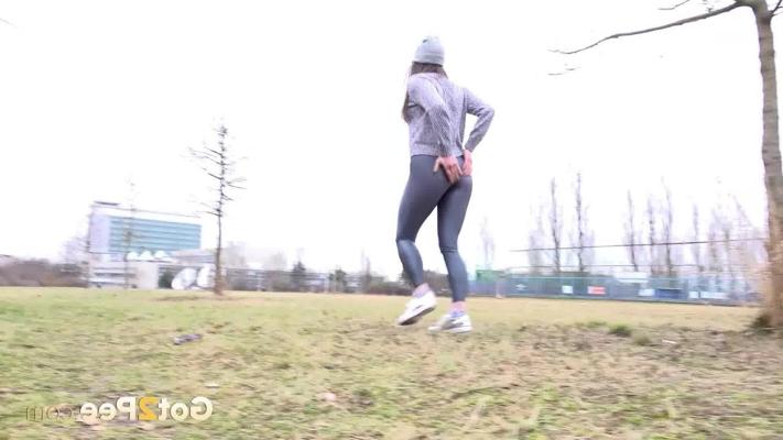 15P Caucasian girl Barbara Bieber pulls down her leggings to piss in a field
